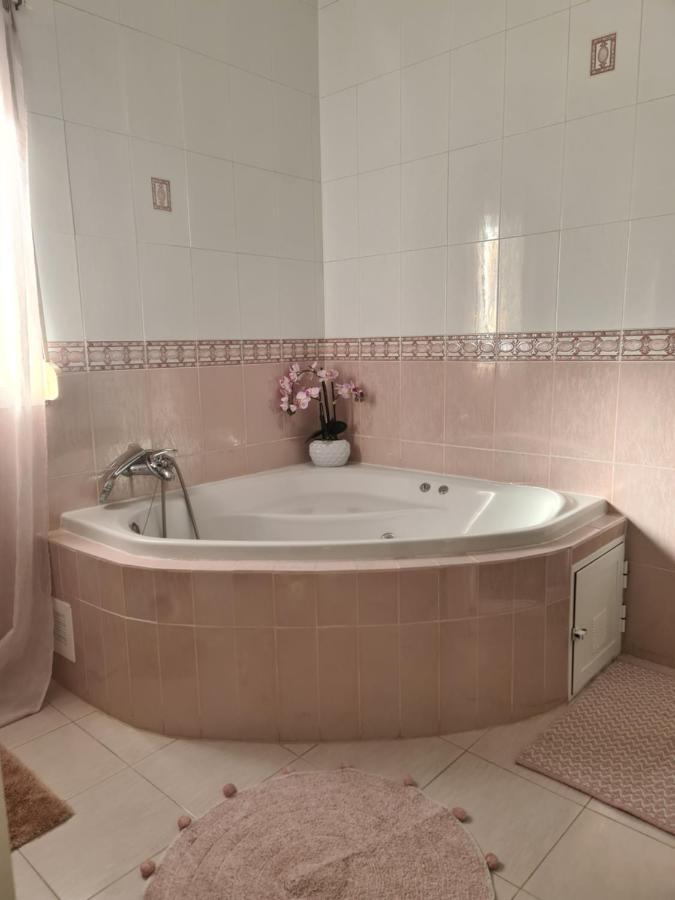 Chateau Angelique Guest House Валенсия Екстериор снимка