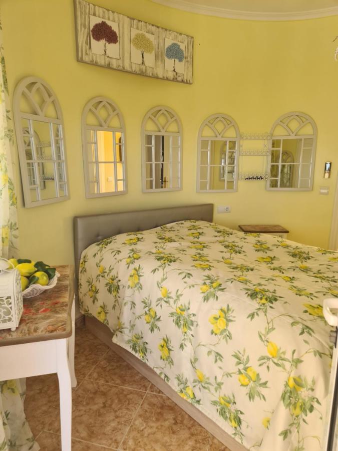 Chateau Angelique Guest House Валенсия Екстериор снимка